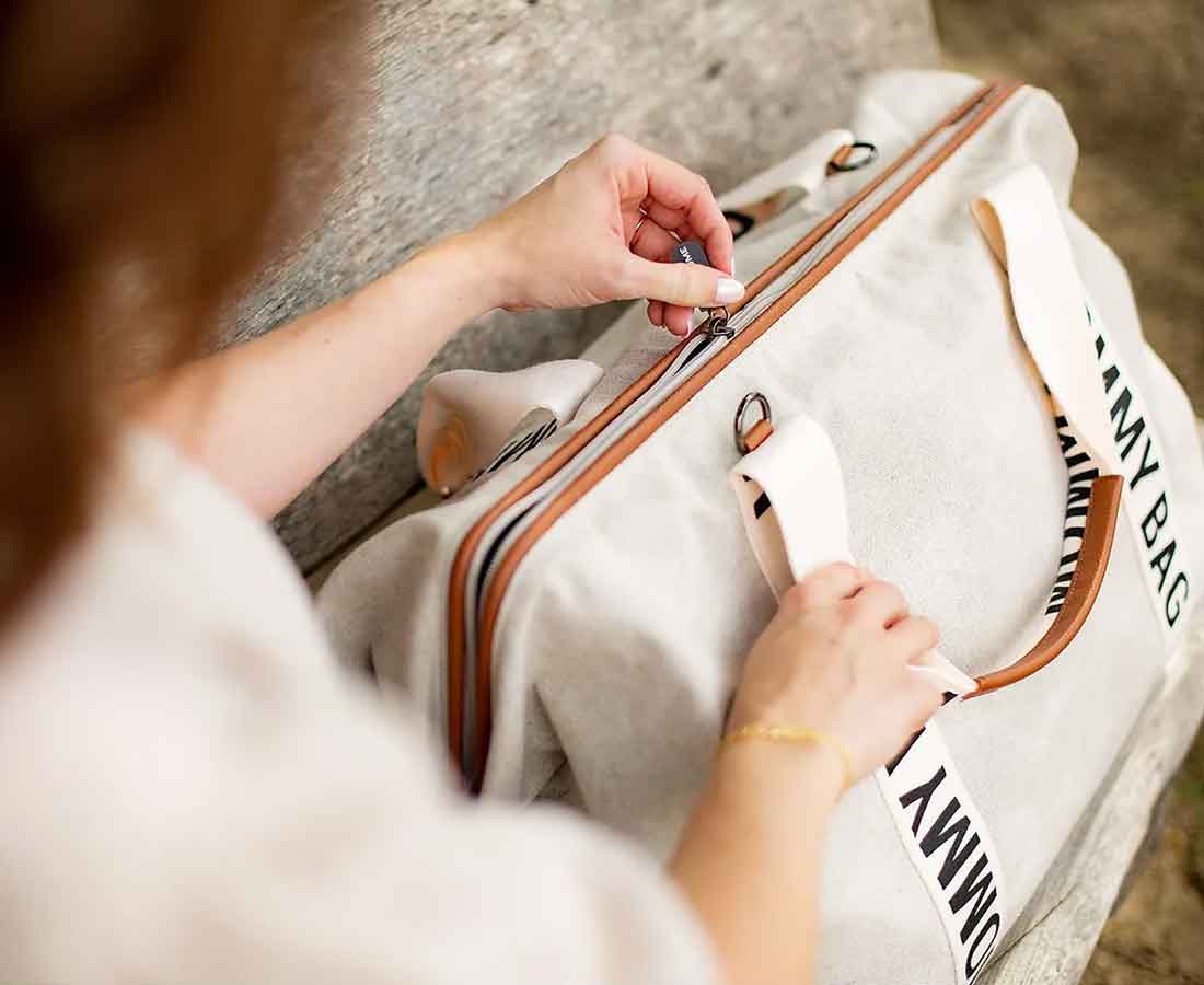 "Mommy Bag: L'Accessorio Must-Have per Mamme e Future Mamme"