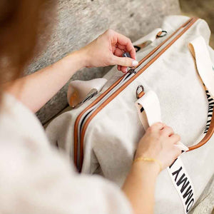 "Mommy Bag: L'Accessorio Must-Have per Mamme e Future Mamme"